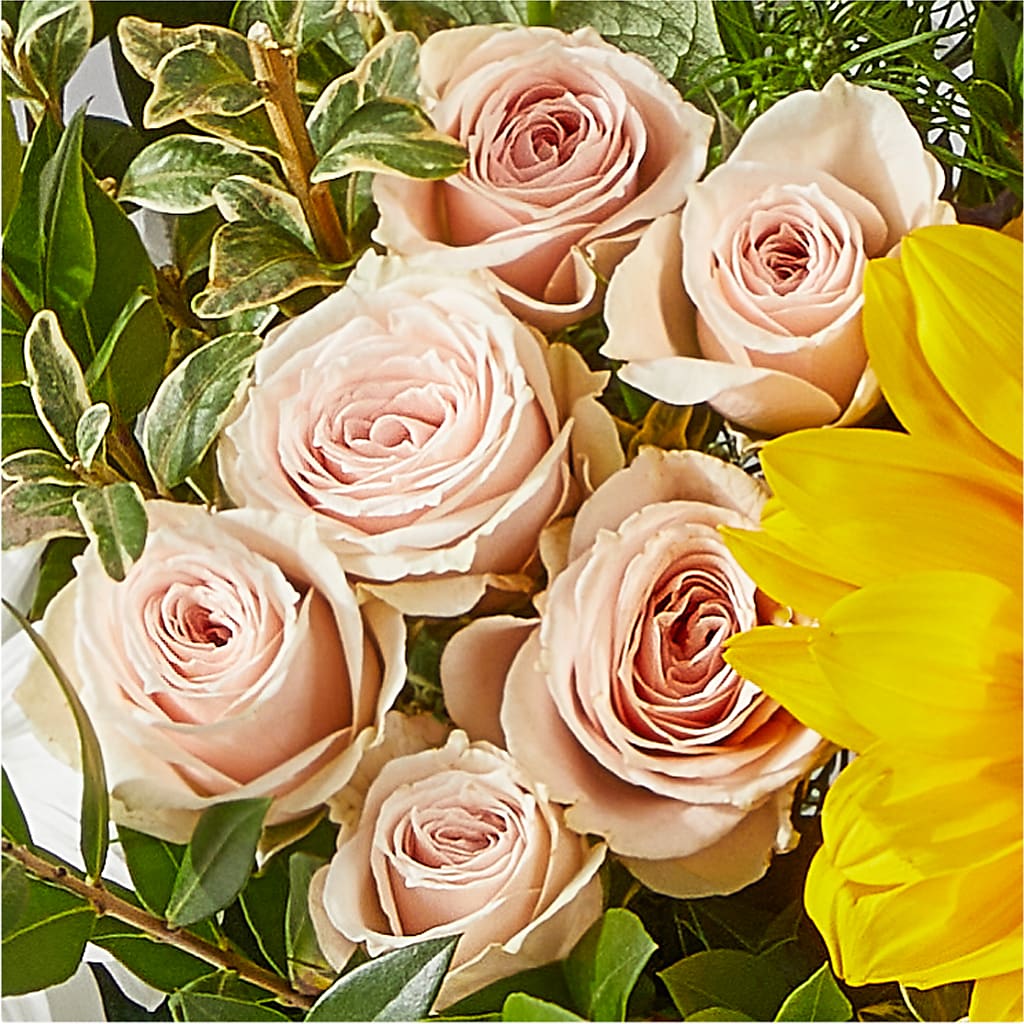 The Good Life Bouquet –  Yadilynn Flowers Llc, Orange CA