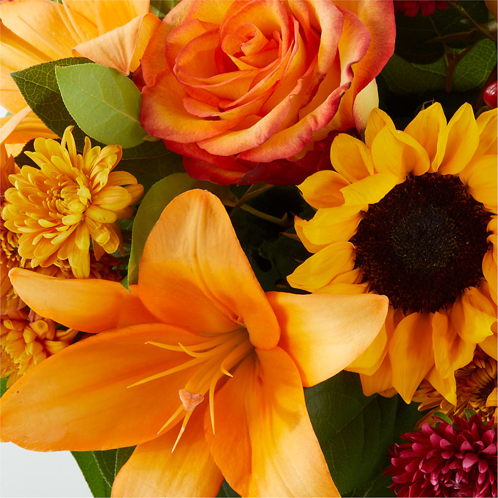Grateful Centerpiece –  Yadilynn Flowers Llc, Orange CA