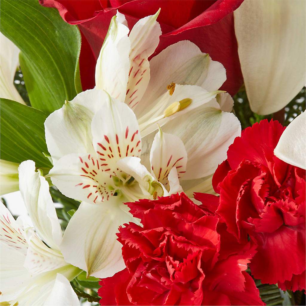 Holiday Season Bouquet –  Yadilynn Flowers Llc, Orange CA